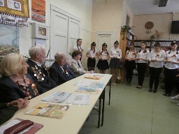 И мужество как знамя пронесли