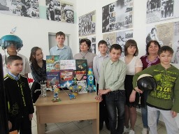 Чтобы космонавтом стать, надо очень много знать