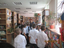 экскурсия по библиотеке «Снова в школу»