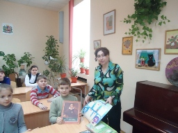 И чувства добрые я лирой пробуждал